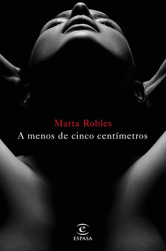 A menos de cinco centímetros | 9788467048957 | Marta Robles