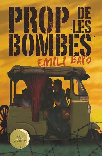 PROP DE LES BOMBES | 9788466147460 | EMILI BAYO